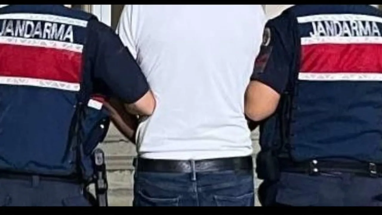 Firariler, bir arkadaşlarının evinde saklanırken ele geçirildi. Yozgat’ta jandarma ekiplerinin