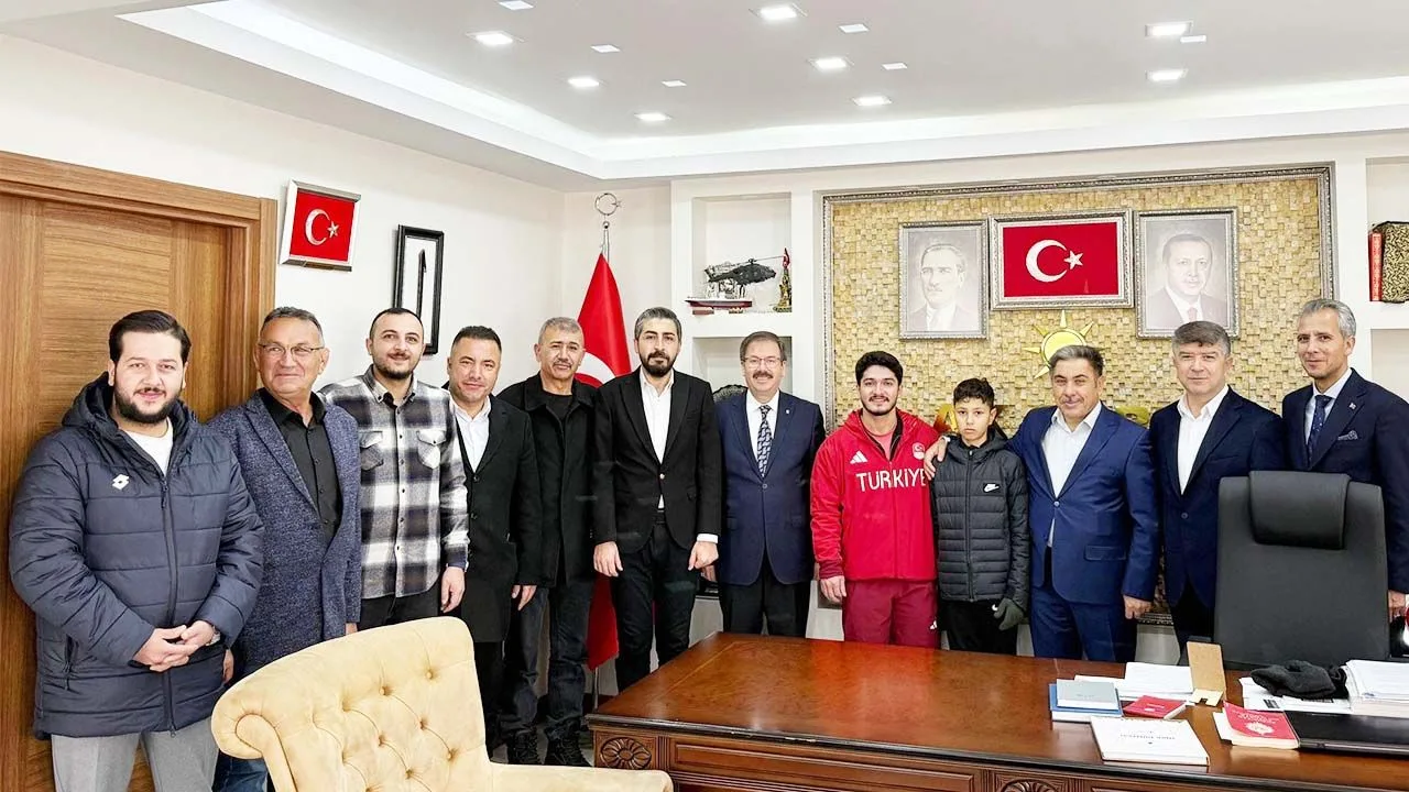  Dünya Halter Şampiyonu Muhammed Furkan Özbek, AK Parti Yozgat İl