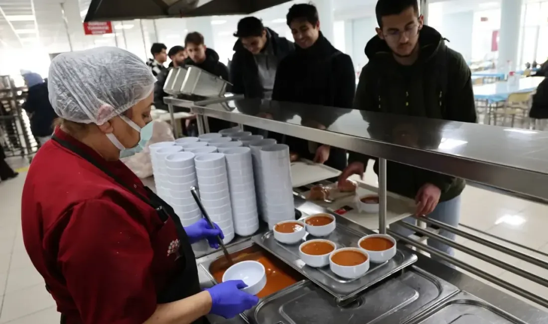 Soğuk kış günlerinde yapılan bu ikram, öğrencilere moral ve motivasyon