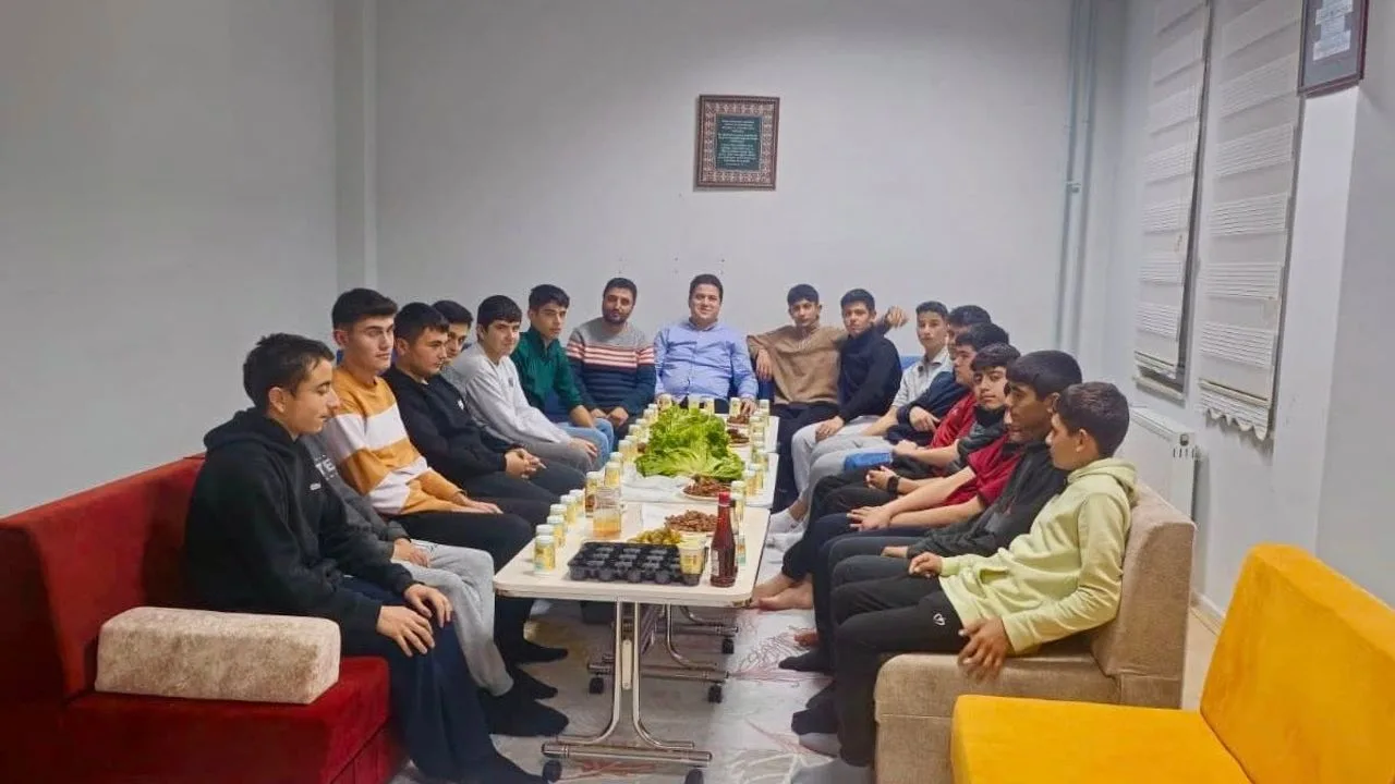 Yozgat'ın Şefaatli ilçesinde, ilçe müftülüğü tarafından gençlere yönelik kimlik inşa