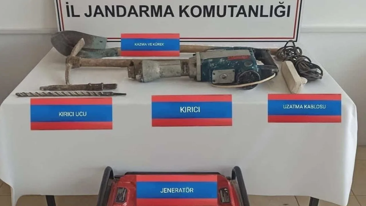 Yozgat'ın Çekerek ilçesinde izinsiz kazı yaparken yakalanan 3 şüpheli, jandarma