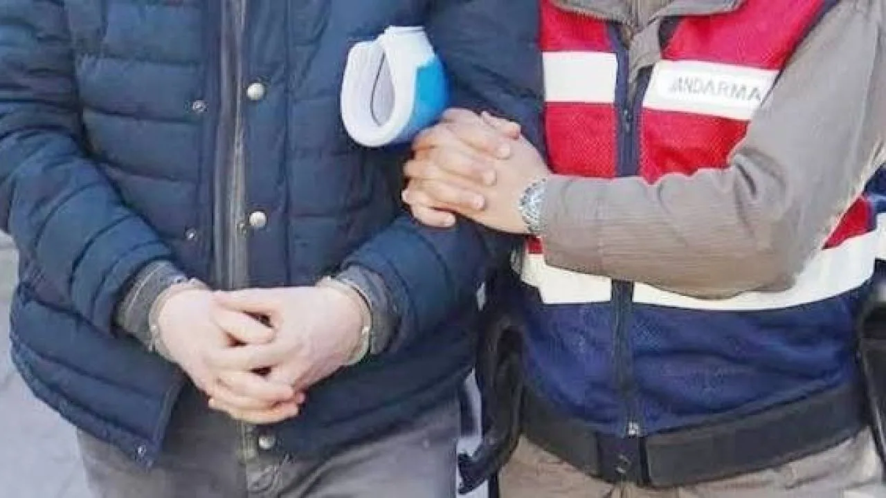 Yozgat İl Jandarma Komutanlığı, aranan şahısların yakalanmasına yönelik gerçekleştirdiği operasyonlarda