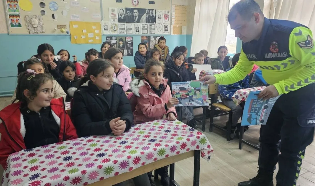 Öğrencilere ayrıca jandarma hikâye dergileri dağıtıldı.  Yozgat İli Merkez