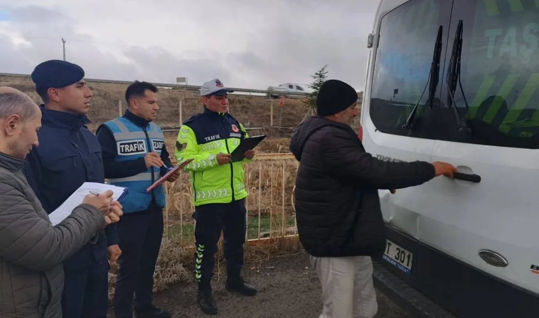 Yozgat'ta okul servislerinde yapılan denetimler, hem araçların hem de şoförlerin