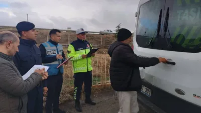 Yozgat'ta okul servislerinde yapılan denetimler, hem araçların hem de şoförlerin