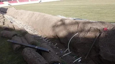 Yozgat’ta aylardır merakla beklenen yeni stadyumun açılışı, saha zemininin sorunlu