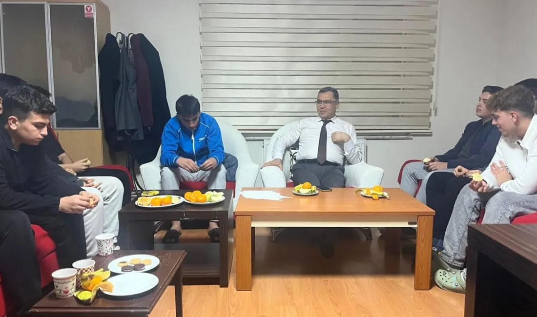 Ziyaret sırasında eğitim süreçleri ve pansiyon ihtiyaçları hakkında bilgi aldı.