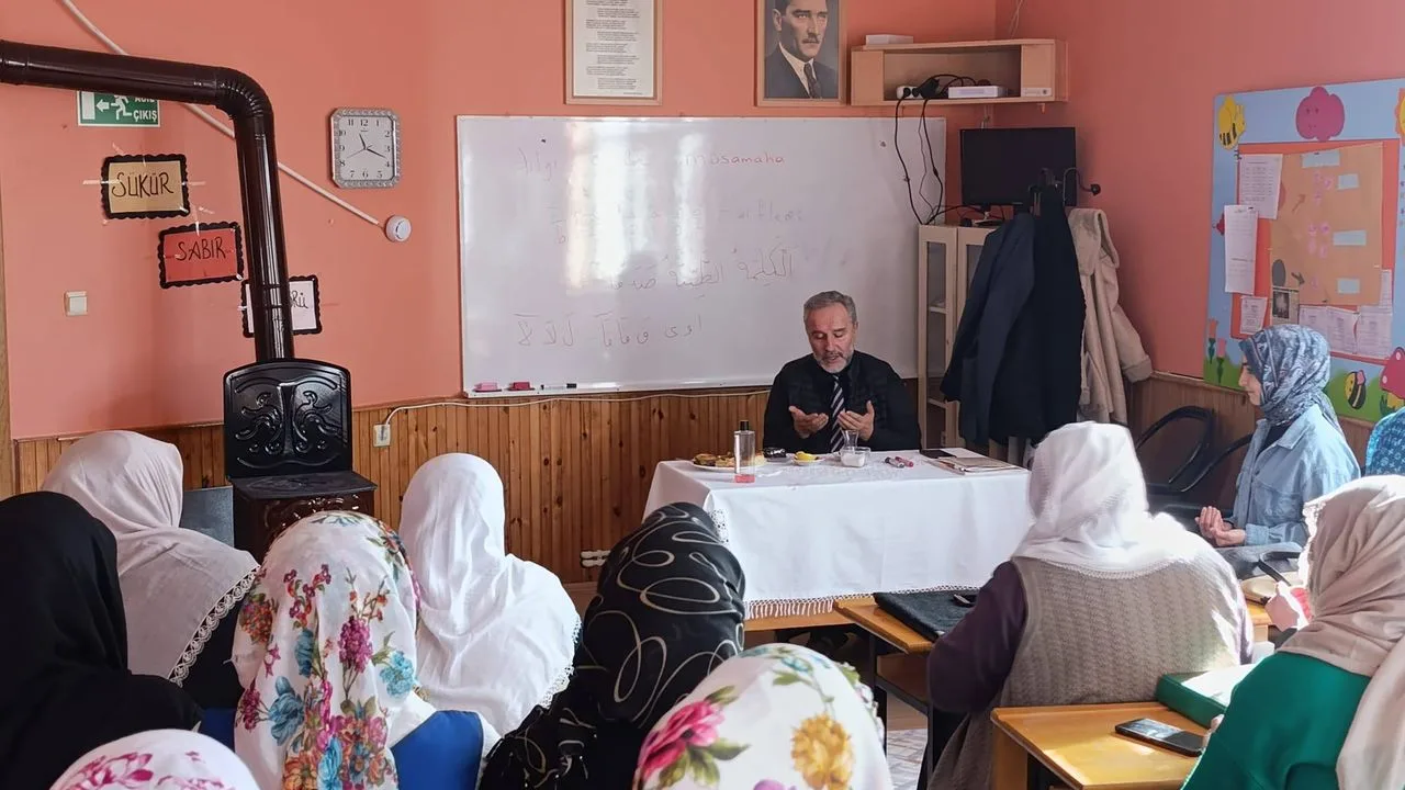 Sarıkaya İlçe Müftüsü Zühdü Elveren, Kayapınar İhtiyaç Odaklı Kur’an Kursu’nu