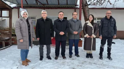 Ziyarette sağlık çalışanlarının özverili çalışmaları takdir edildi ve hizmetlerin kalitesinin