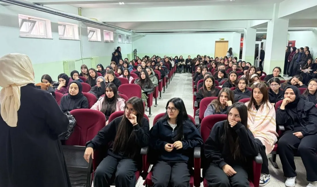 Sarıkaya'da düzenlenen etkinlikte, gençlerin Ramazan ayının manevi değerleri ve toplumsal