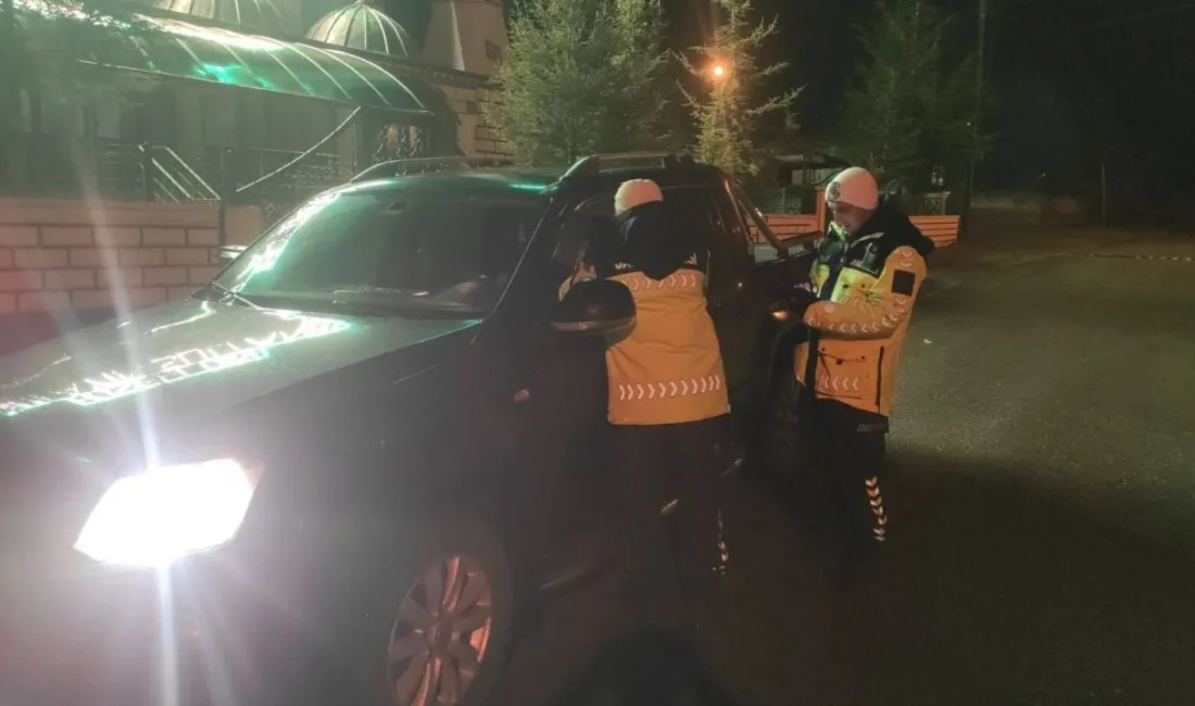 Yozgat’ın Sarıkaya ilçesinde gerçekleştirilen gece denetimlerinde sürücülere önemli trafik kuralları