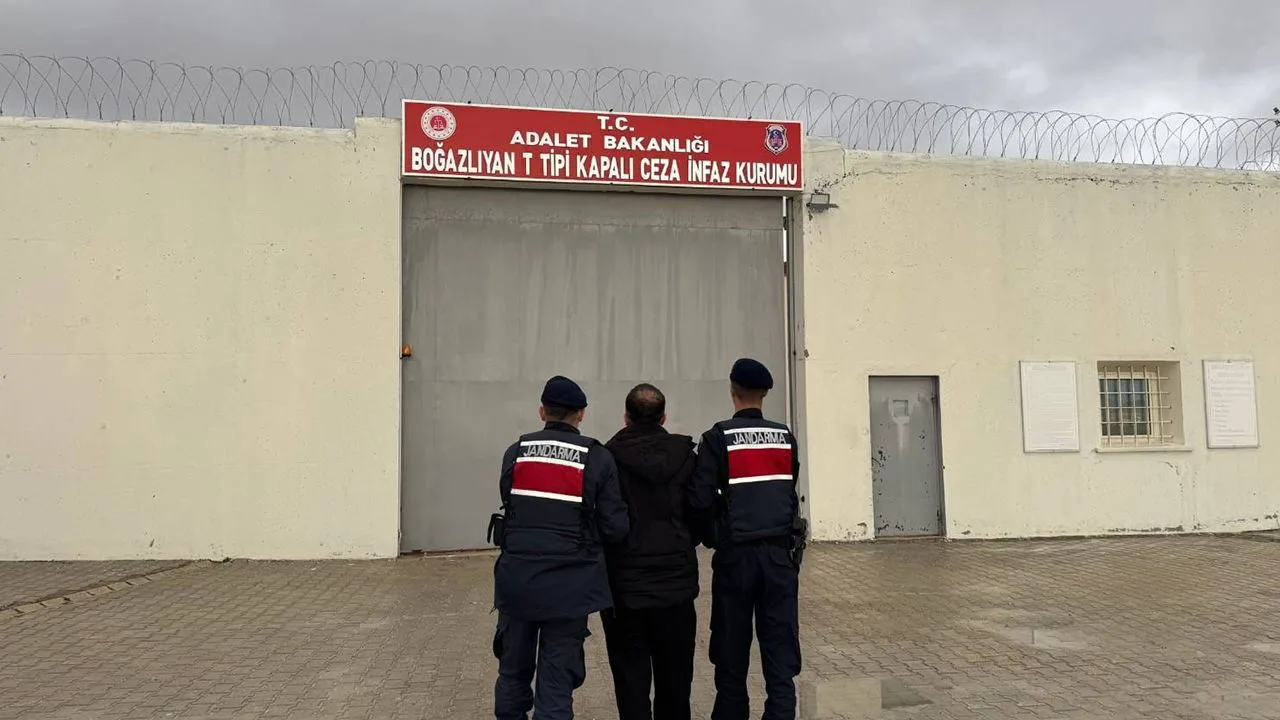 Yozgat'ta jandarma ekiplerinin gerçekleştirdiği kapsamlı operasyonlarla, çeşitli suçlardan aranan şüpheliler