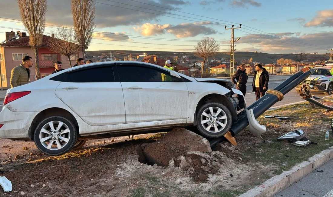 Yozgat'ta meydana gelen ilginç trafik kazasında, güneş ışığının etkisiyle kontrolden