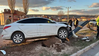 Yozgat'ta meydana gelen ilginç trafik kazasında, güneş ışığının etkisiyle kontrolden