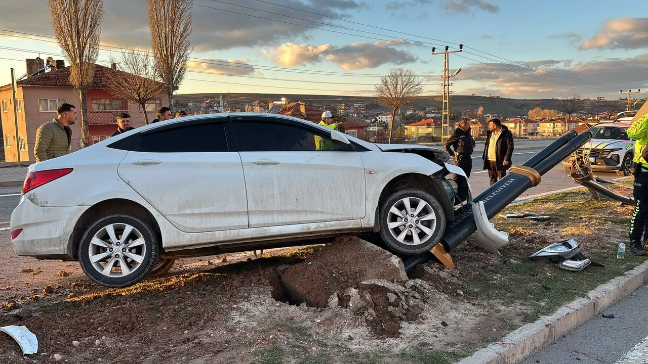 Yozgat'ta meydana gelen ilginç trafik kazasında, güneş ışığının etkisiyle kontrolden