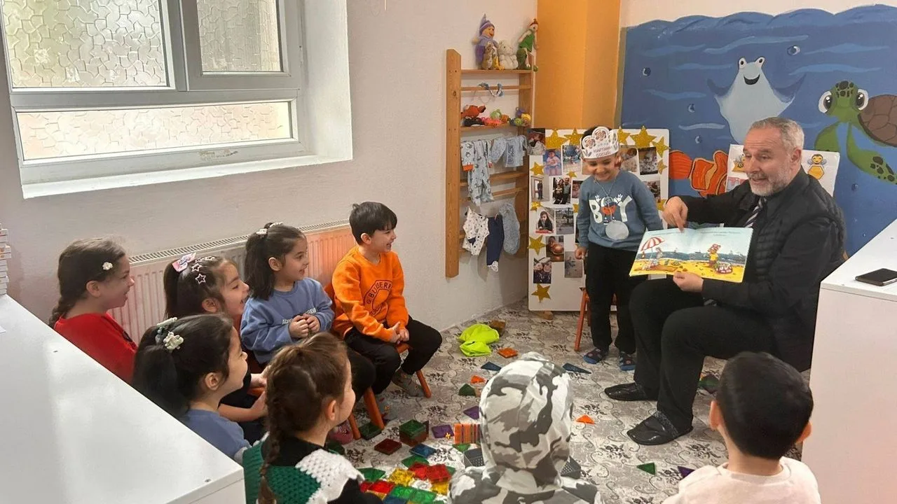 Yozgat’ın Sarıkaya ilçesinde, İlçe Müftüsü Zühdü Elveren, 4-6 yaş grubu