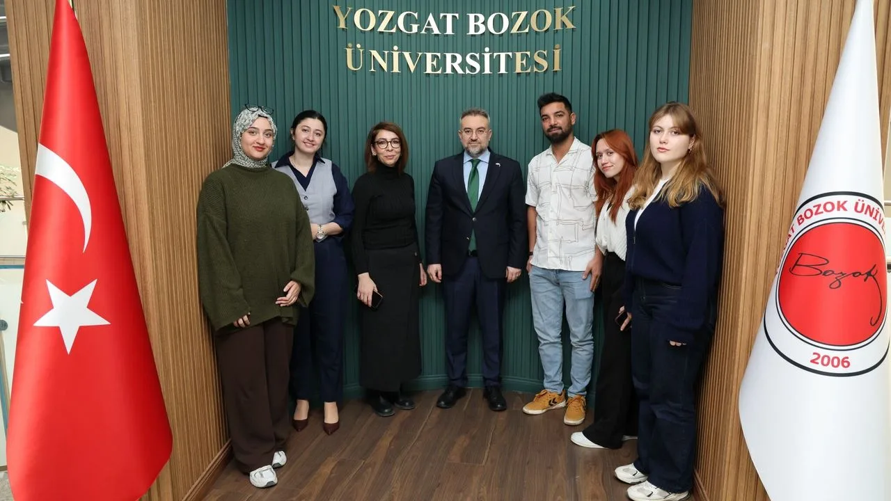 Türk Hemşireler Derneği Yozgat İl Temsilcisi ve öğrenci komisyonu üyeleri,