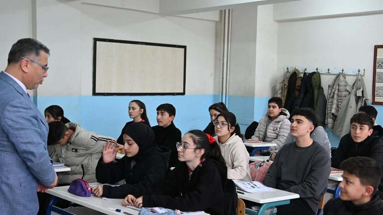 Yozgat İl Millî Eğitim Müdürü İsmail Altınkaynak, Kadışehri'nde okulları ziyaret