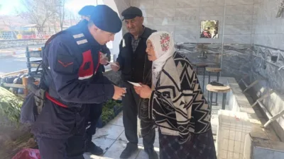 Yozgat Boğazlıyan'da jandarma ekipleri, telefon dolandırıcılığına karşı bilgilendirme çalışmaları gerçekleştirdi.