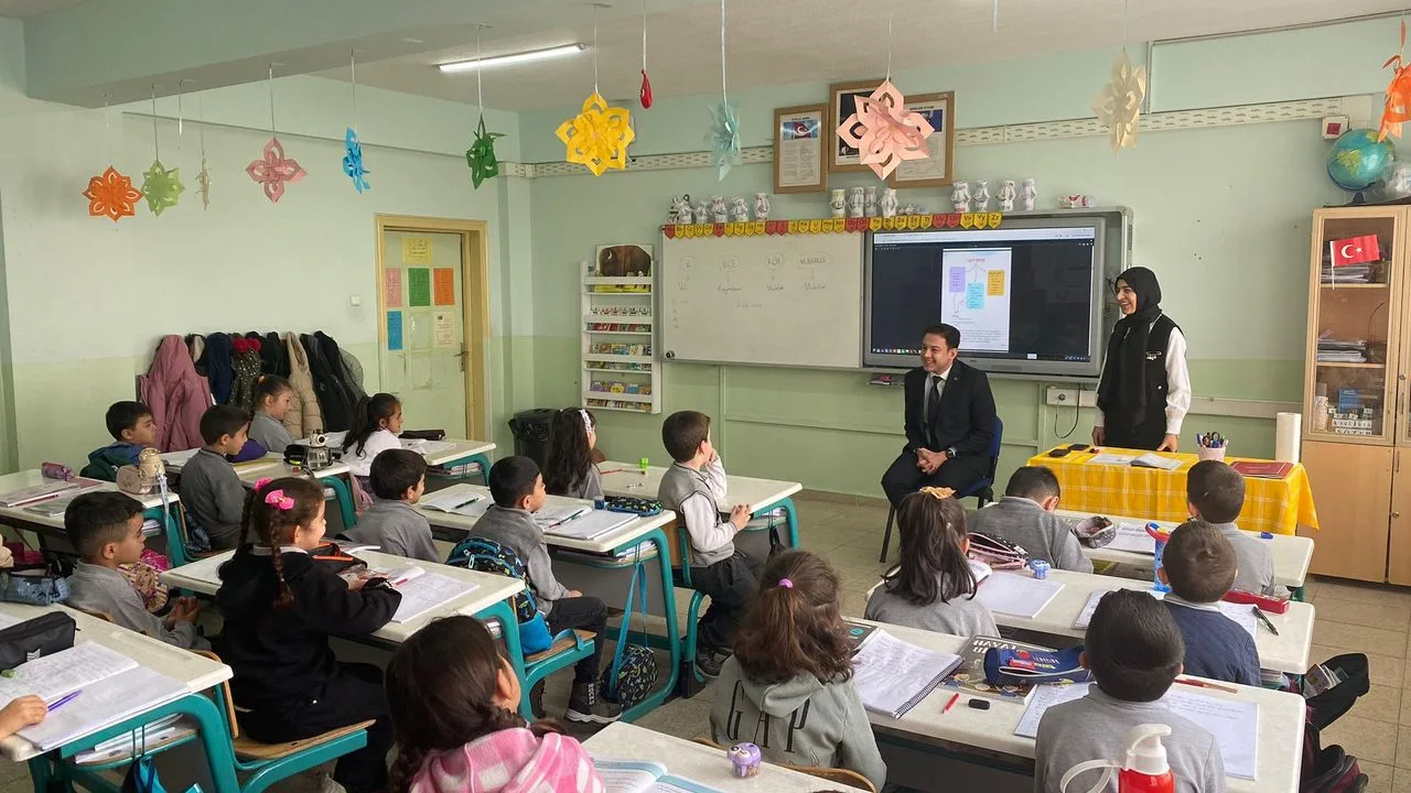 Saraykent Kaymakamı Mete Öztürk, Maziye İlk ve Ortaokulu'nu ziyaret ederek
