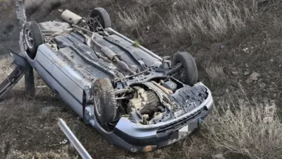 Yozgat'ın Sarıkaya ilçesinde, bir sürücü yolda karşılaştığı çukurdan kaçmak isterken