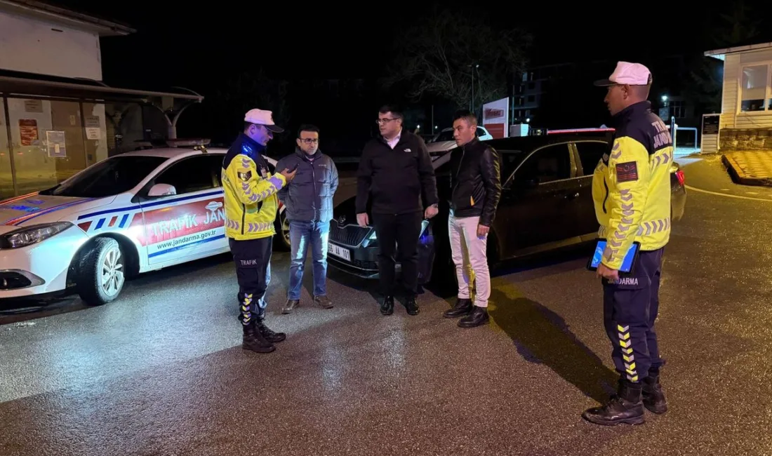 Akdağmadeni Kaymakamı Cafer Kaymakçı, ilçe genelinde gerçekleştirilen yol kontrolü ve