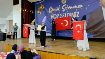 Akdağmadeni Belediyesi ve Namık Kemal Ortaokulu tarafından organize edilen iftar