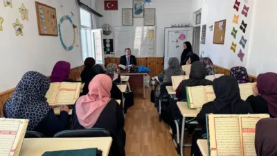 Yozgat'ın Belekcehan beldesinde, Belediye Başkanı Şahin Arısoy, 8 Mart Dünya