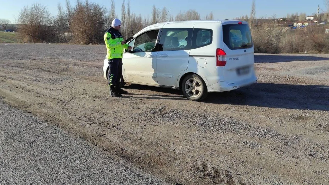 Yozgat'ın Boğazlıyan ilçesinde jandarma tarafından yapılan yol kontrolünde, Afganistan uyruklu