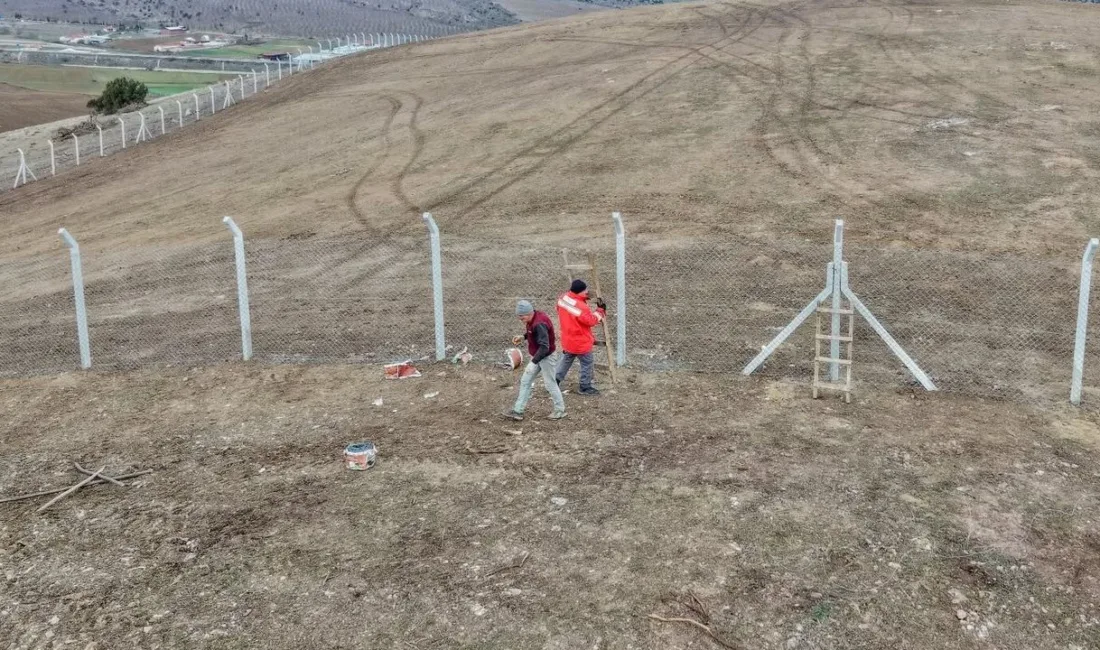 Yozgat'ın Çekerek ilçesinde güneş enerjisi santrali projesinde çalışmalar devam ediyor.