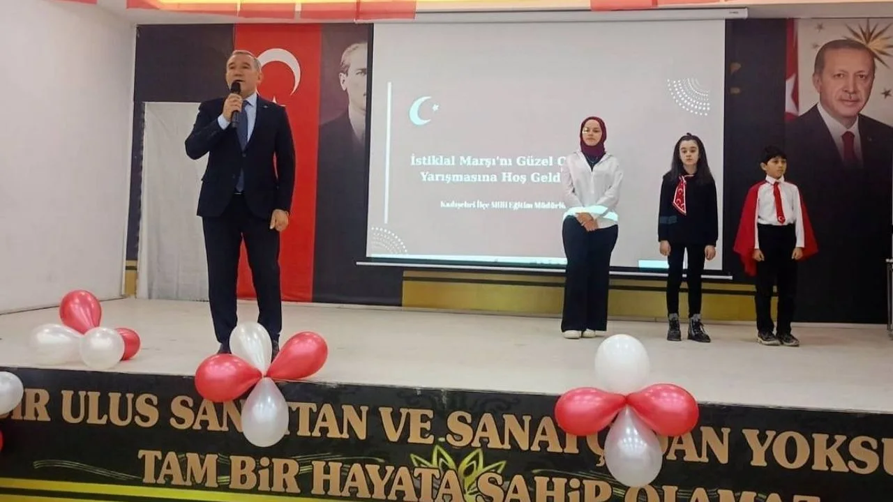 Kadışehri'nde ilkokul, ortaokul ve liseler arasında gerçekleştirilen İstiklal Marşı'nı Güzel