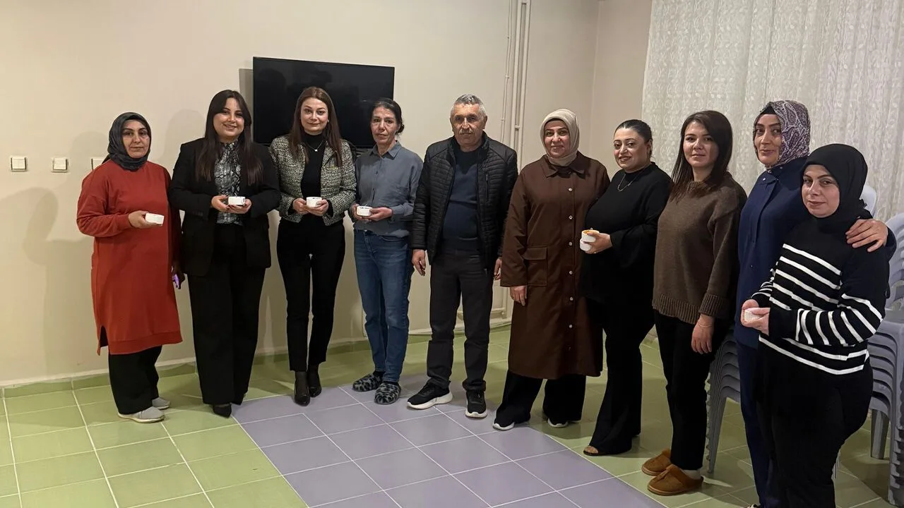 Şefaatli Belediye Başkanı Zeki Bozkurt, belediyeye ait kız yurdunda üniversite