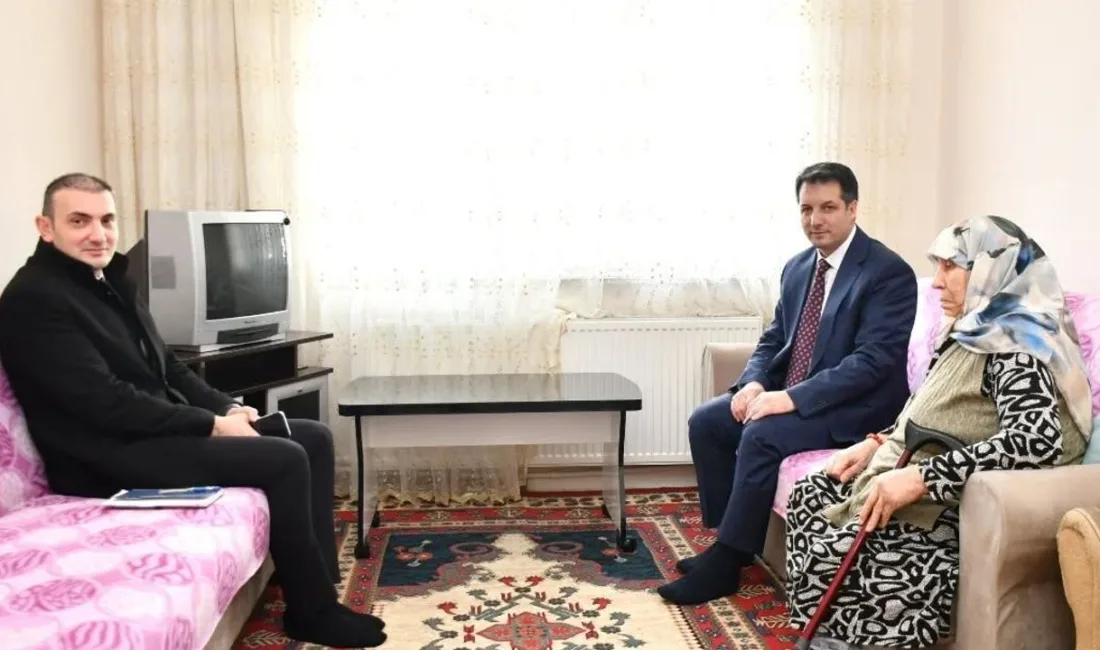 Sorgun Kaymakamı Abdurrezzak Canpolat, Ramazan ayı dolayısıyla ilçedeki yaşlı ve