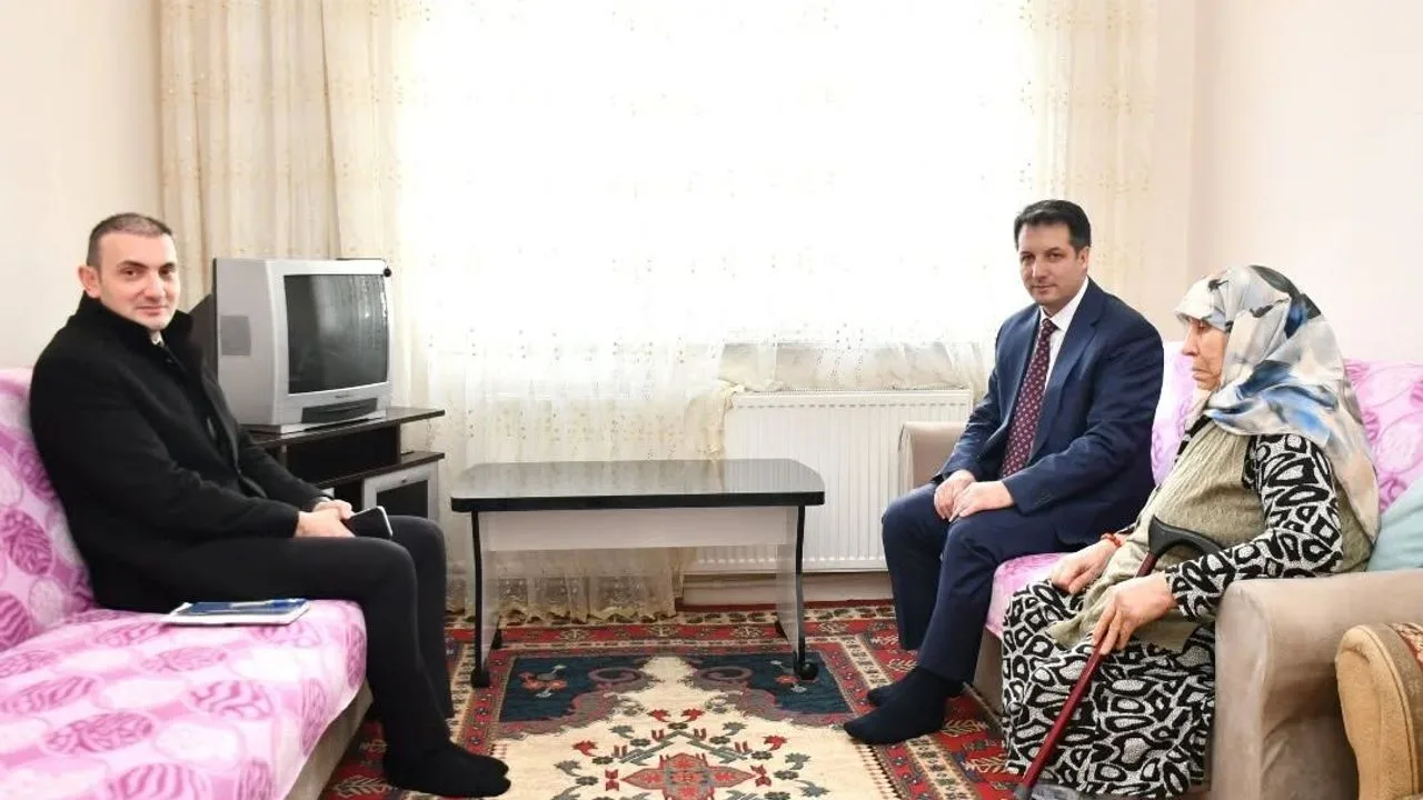 Sorgun Kaymakamı Abdurrezzak Canpolat, Ramazan ayı dolayısıyla ilçedeki yaşlı ve