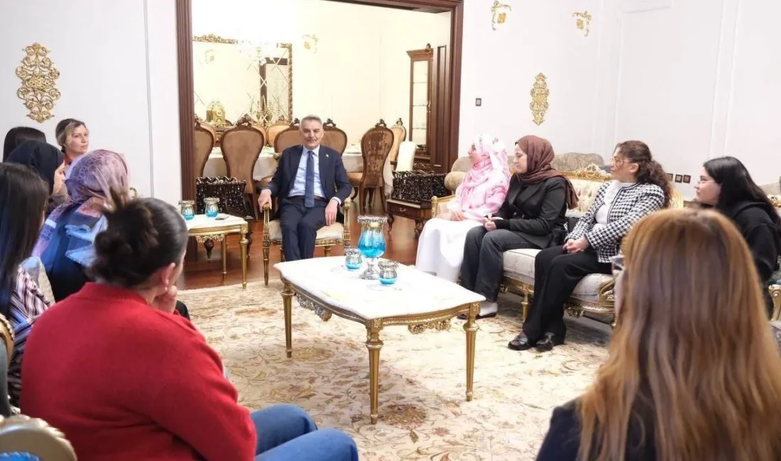 Yozgat Bozok Üniversitesi öğrencileri, Vali Mehmet Ali Özkan ve eşi