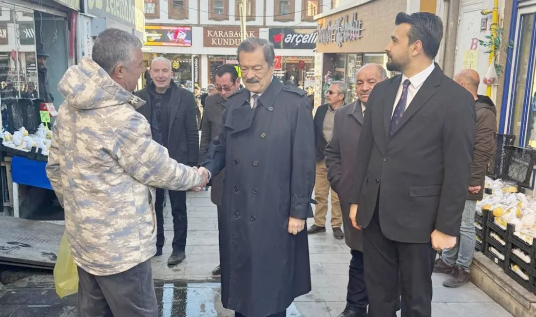 İYİ Parti Yozgat Milletvekili Lütfullah Kayalar, Yozgat'ta esnaf ve vatandaşlarla