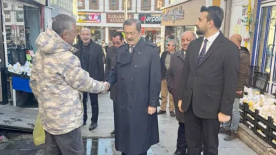 İYİ Parti Yozgat Milletvekili Lütfullah Kayalar, Yozgat'ta esnaf ve vatandaşlarla