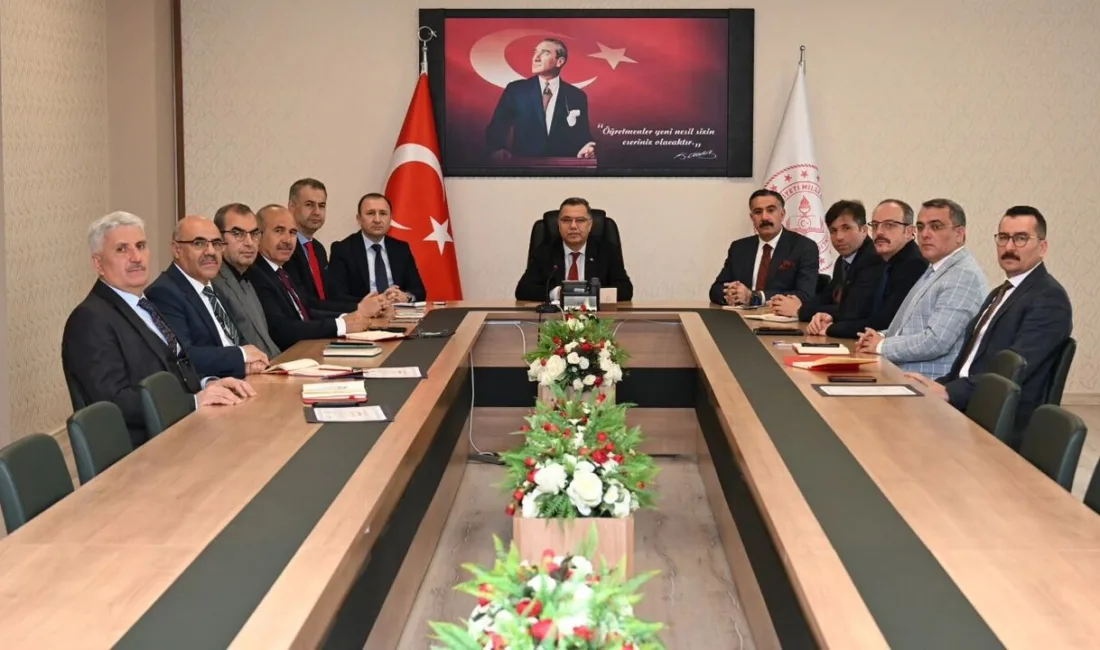 Yozgat İl Milli Eğitim Müdürü İsmail Altınkaynak, il müdürlüğü yöneticileri