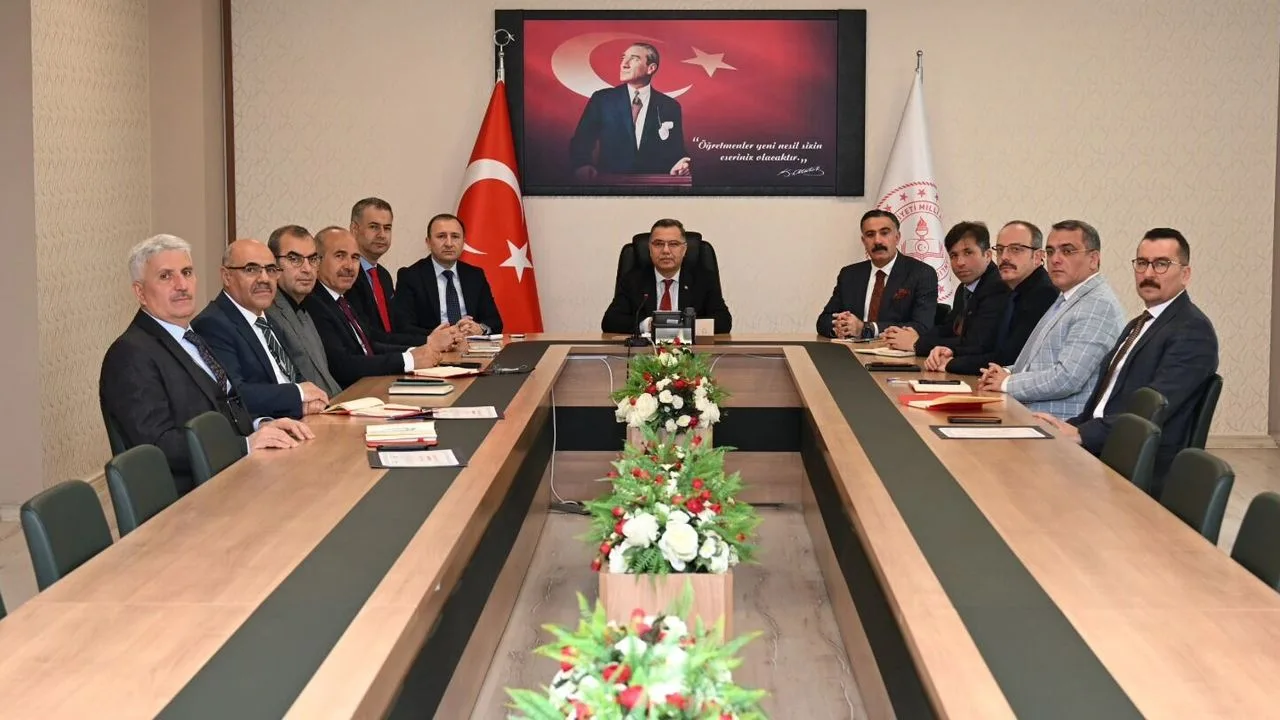 Yozgat İl Milli Eğitim Müdürü İsmail Altınkaynak, il müdürlüğü yöneticileri