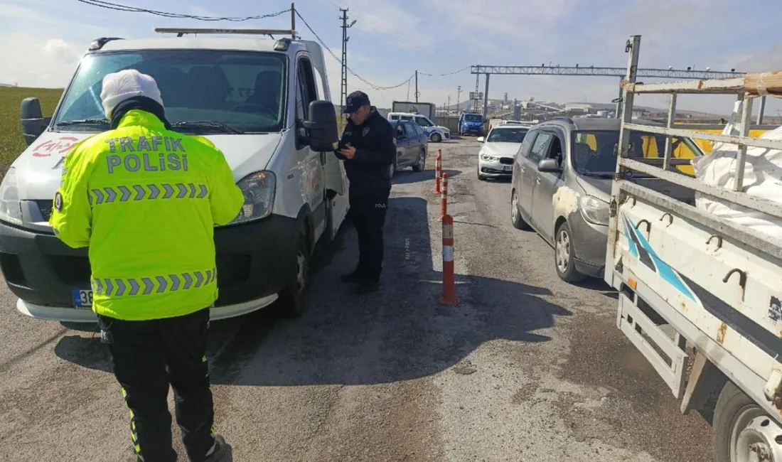 Yozgat genelinde yapılan emniyet denetimlerinde yüzlerce araç ve şahıs kontrol