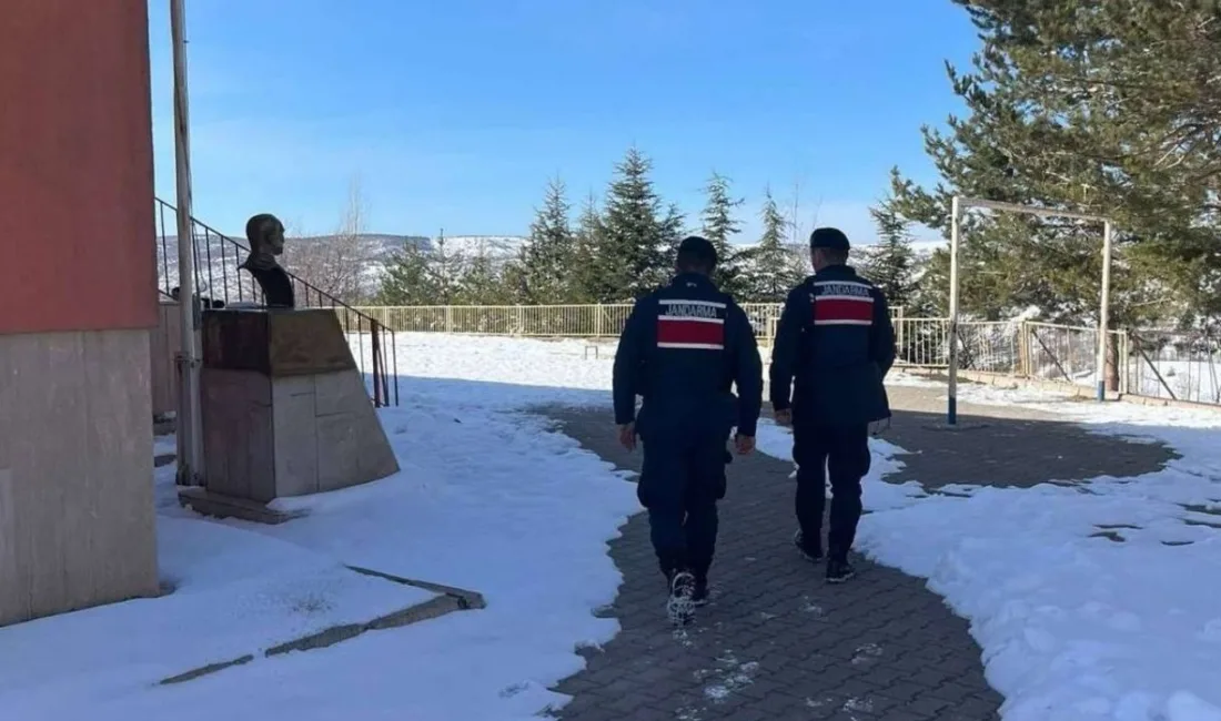 Yozgat İl Jandarma Komutanlığı, öğrencilerin güvenliğini sağlamak amacıyla okul çevrelerinde