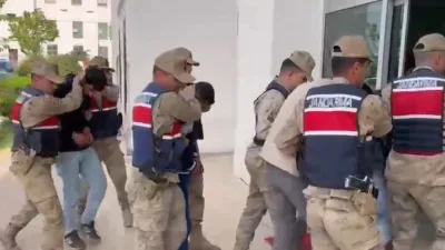 Hatay'ın Kırıkhan ilçesinde jandarma, teknoloji ekipmanları çalan 5 şüpheliyi tutukladı.