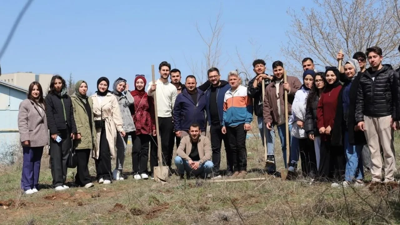 Yozgat Bozok Üniversitesi Meslek Yüksekokulu, çevre bilincini artırmak amacıyla ağaç