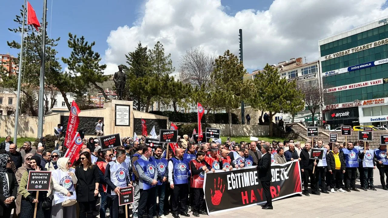 Yozgat'ta faaliyet gösteren eğitim sendikaları, Şanlıurfa'nın Siverek ilçesinde bir lisede