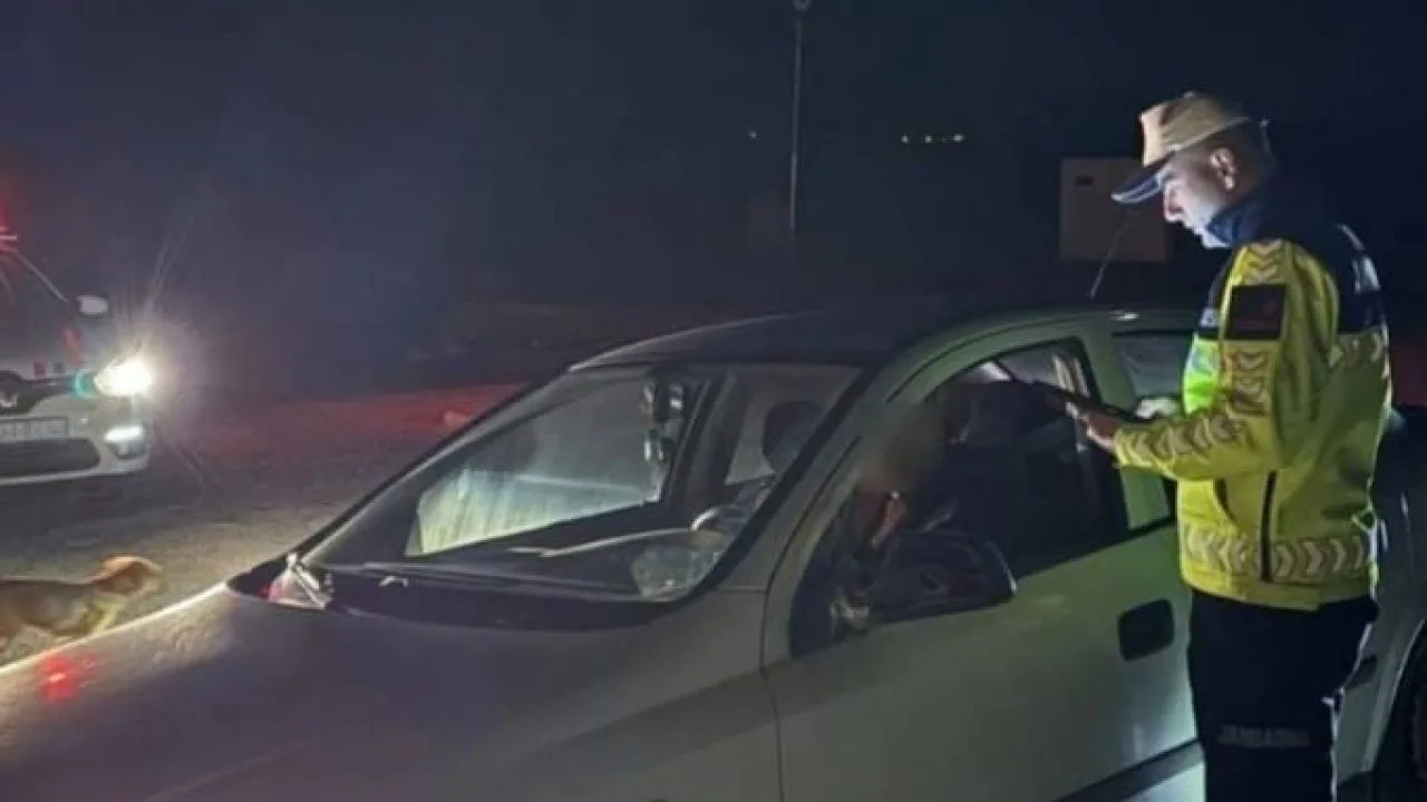 Yozgat İl Jandarma Komutanlığı, il genelinde gerçekleştirdiği trafik denetimlerinde kural