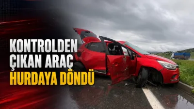 Afyonkarahisar'da bir otomobil, Bolvadin ilçesi yakınlarında refüje çıkarak kaza yaptı.