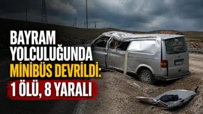Bayram tatili için yola çıkan bir ailenin minibüsü devrildi. Kazada