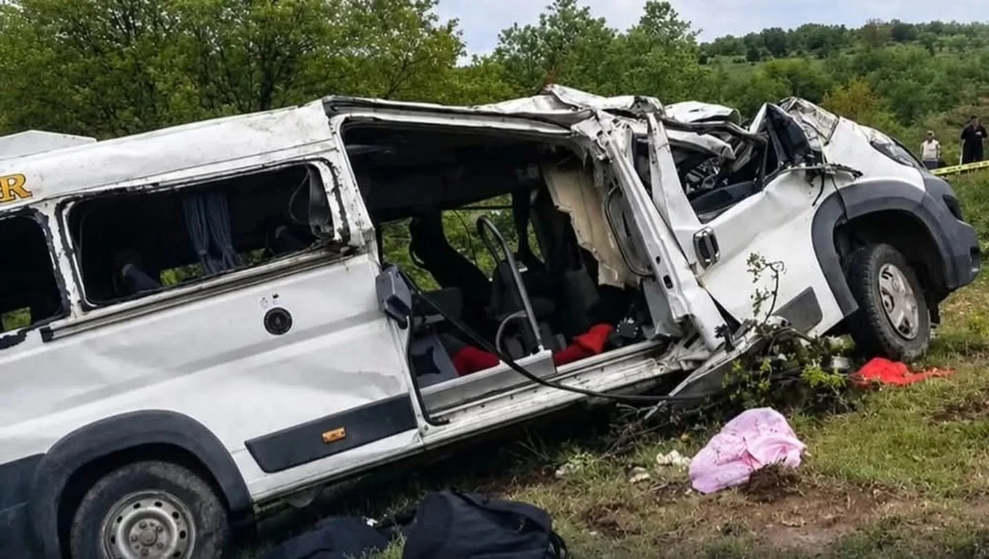 Yozgat’ın Saraykent ilçesinde bir okul servis aracının devrilmesi sonucu sürücü