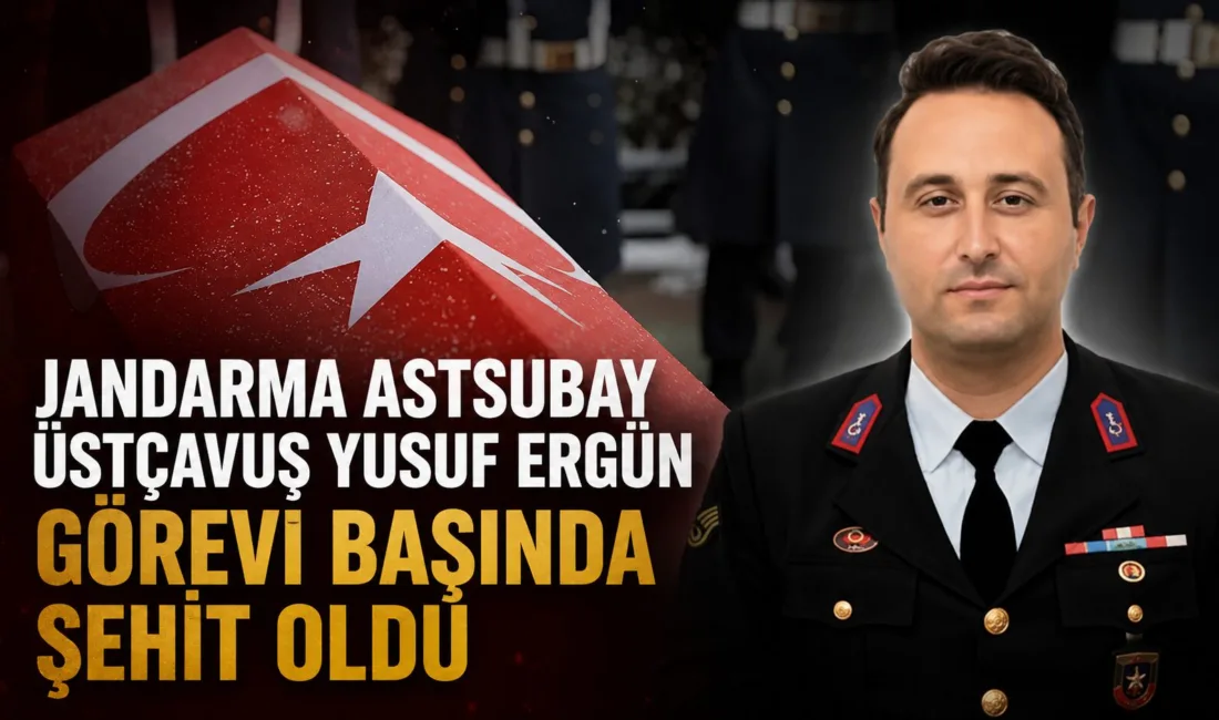 Ankara-Niğde Otoyolu’nun Bala kesiminde yoldaki lastik parçalarını temizleyen Jandarma Astsubay