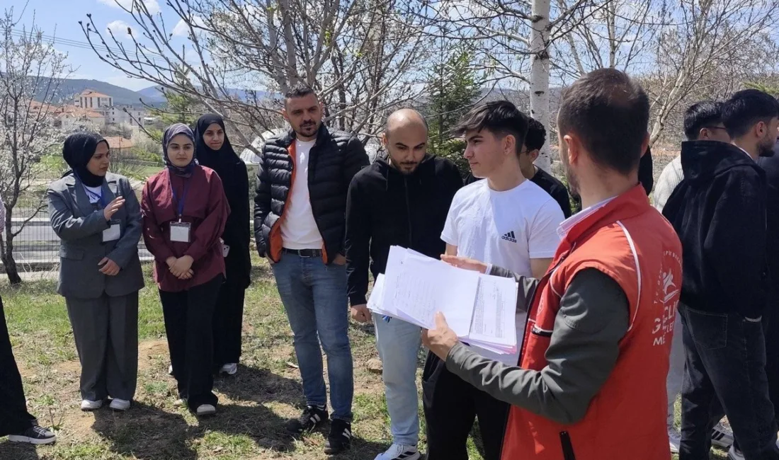 Akdağmadeni Gençlik Merkezi, tanıtım faaliyetleri kapsamında Akdağmadeni Meslek Yüksekokulu’nda öğrencilere